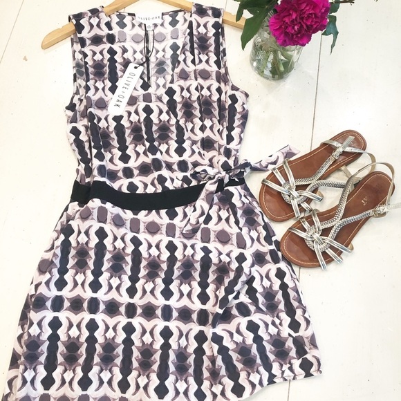 OLIVE & OAK AVA Wrap Print Romper - Picture 1 of 8